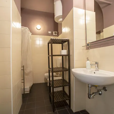 Palazzo Nizza Vandrarhem *